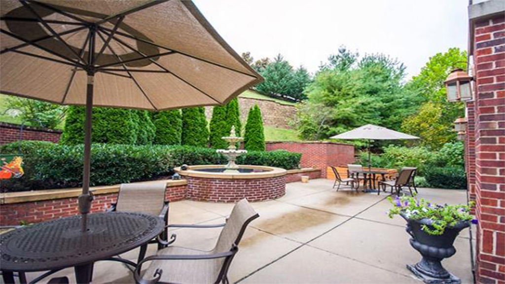 Patio and water fountain view at the Brookdale Green Hills Cumberland